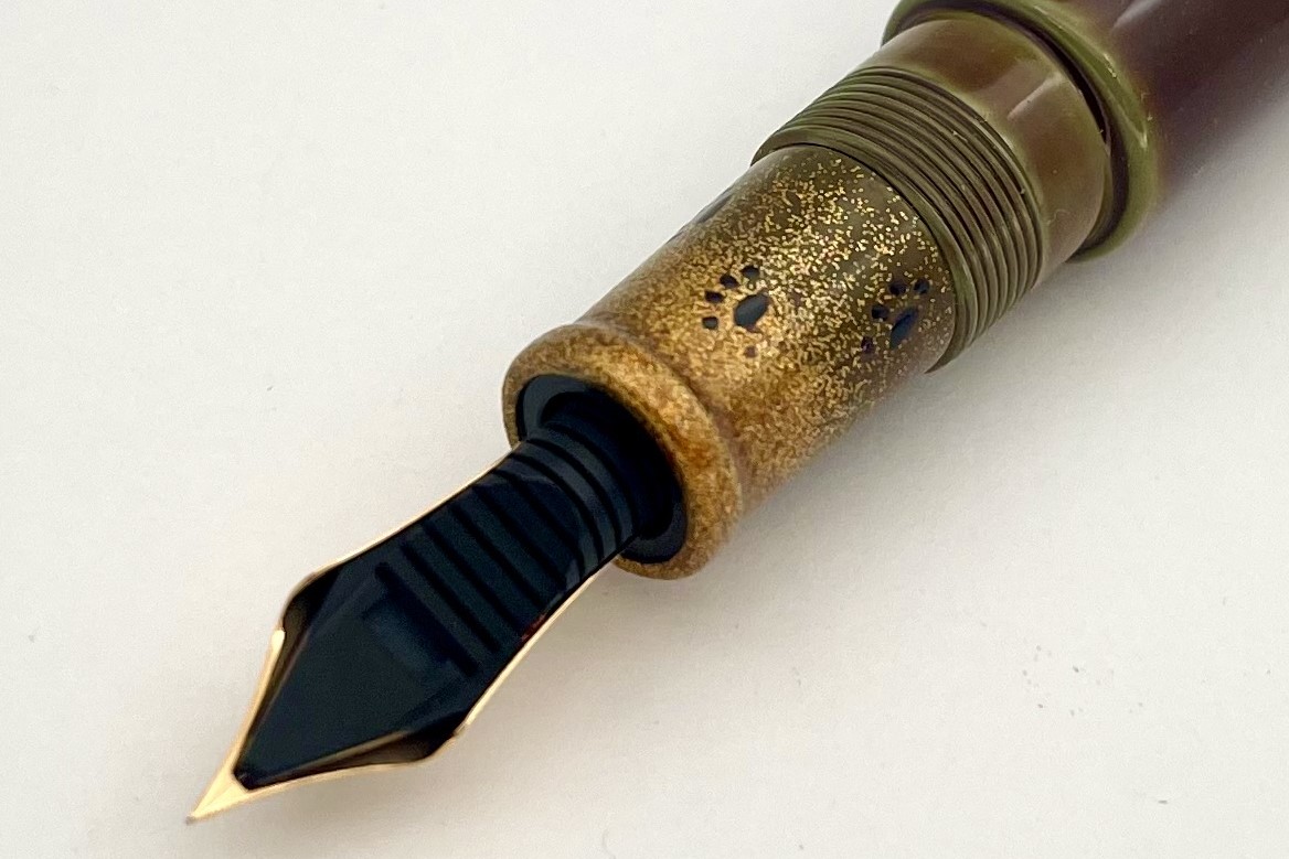 NakayaPiccoloLongWriterHekiTamenuriwith6BlackpawsandNashijionGripSectionFP_8